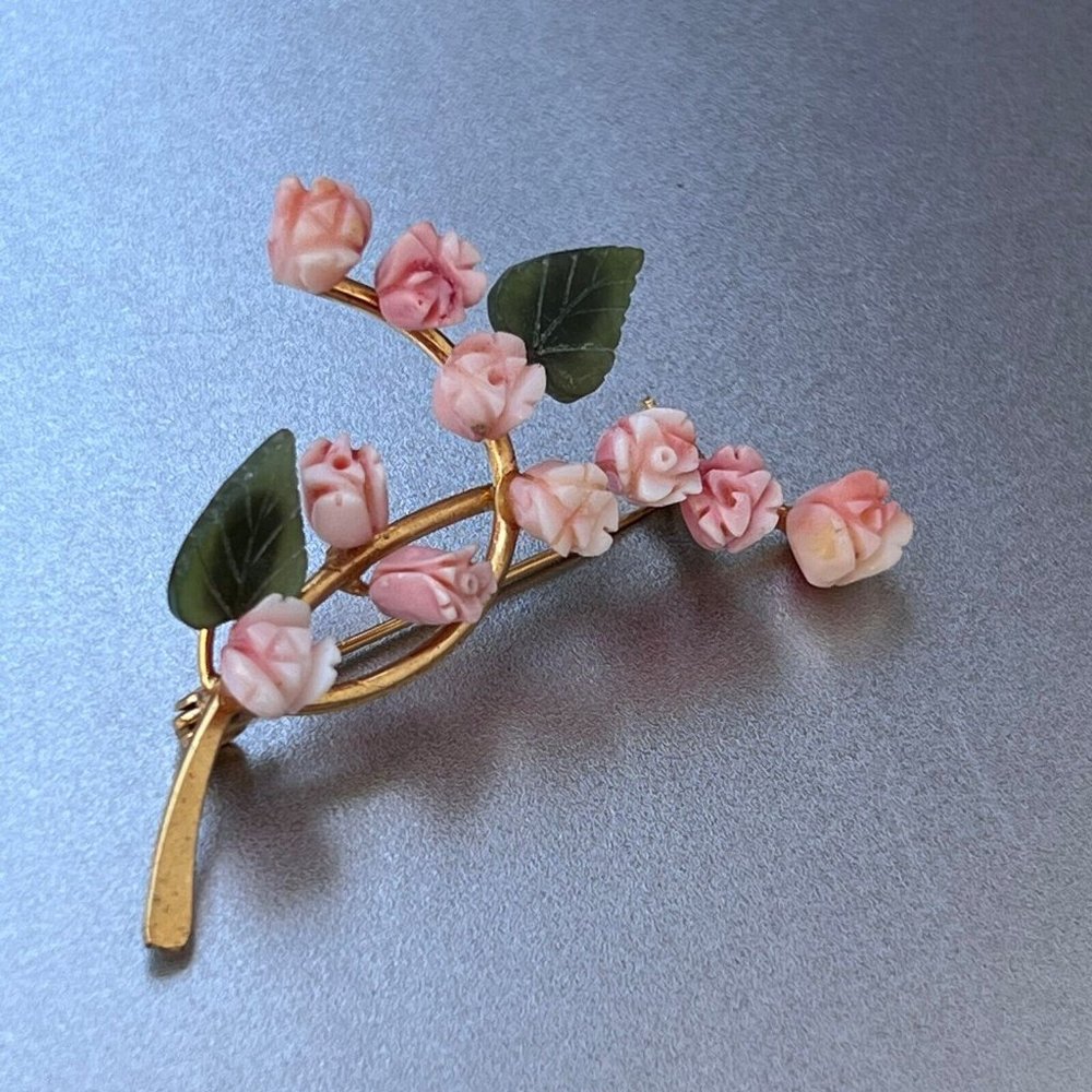 Vintage Swoboda Carved Coral Flowers & Jade Leaf Brooch, 2" Long, 10 Roses - Picture 10 of 13